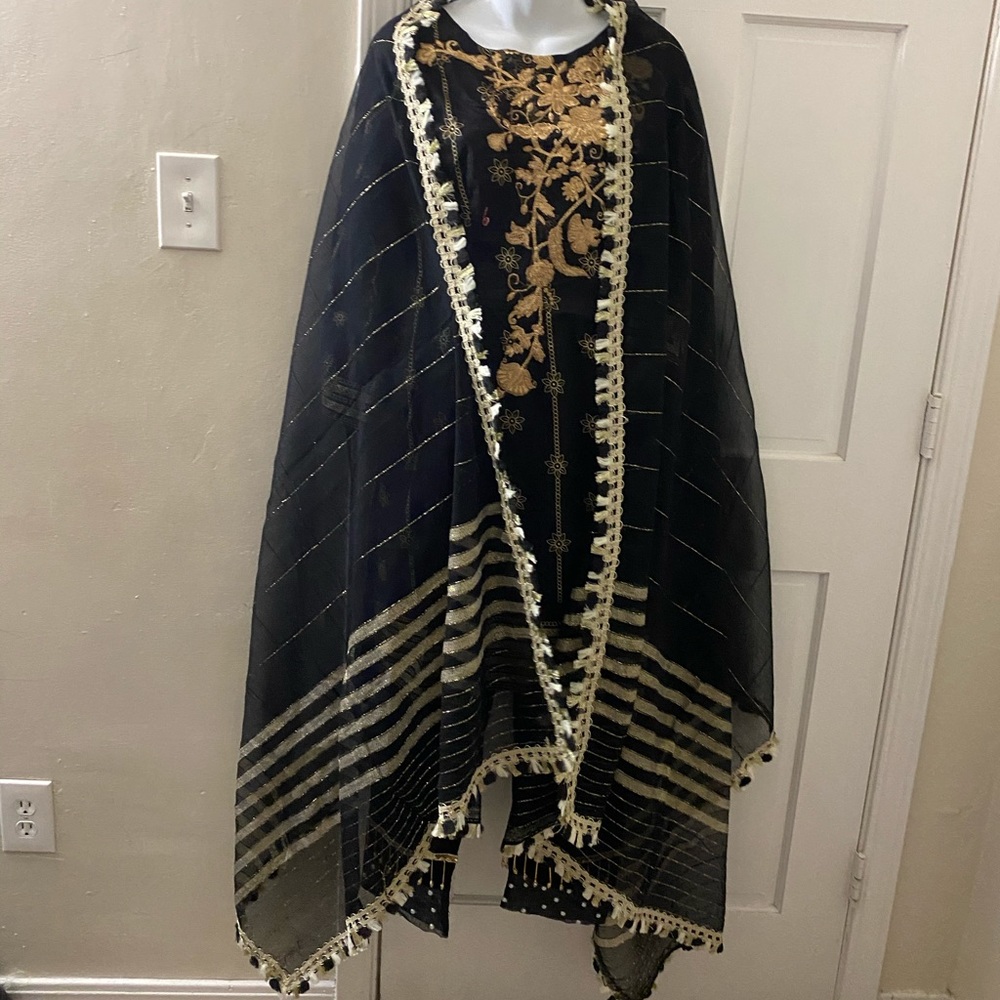 Pakistani dress new size medium